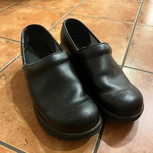 Sanita Mens Professional Clogs sz 43 slip resistant